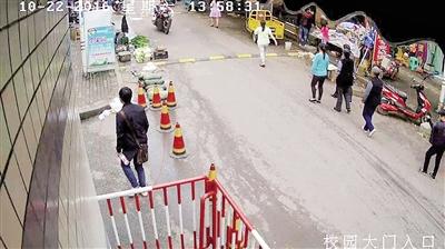 雙橋入室盜竊案，監(jiān)控視頻截圖紅圈處為犯罪嫌疑人。 本報記者 雷鍵 通訊員 葉文廣 攝