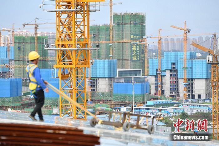 資料圖：一在建樓盤工地工人正在忙碌。 <a target='_blank' href='/'>中新社</a>記者 張浪 攝