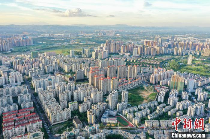 資料圖：航拍樓盤林立。 陳冠言 攝