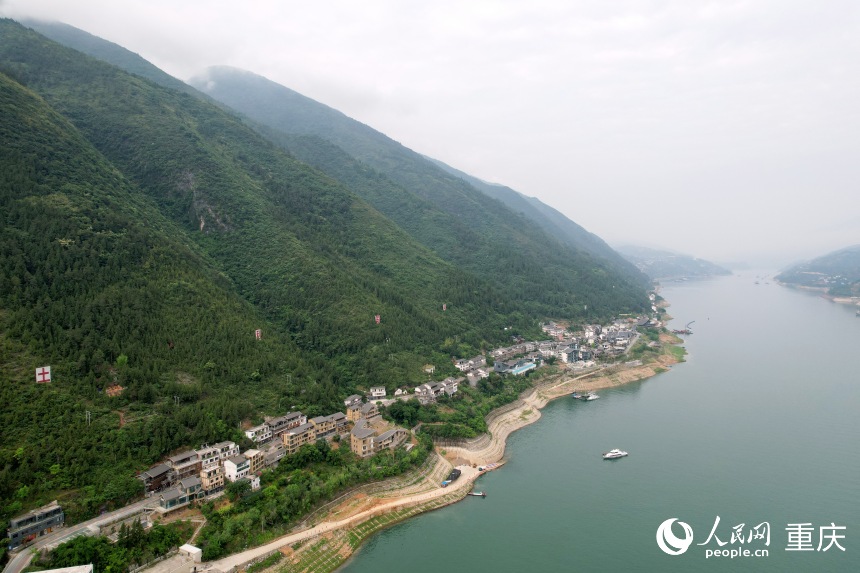 位于長江南岸的三峽里·竹枝村。人民網(wǎng)記者 劉政寧攝