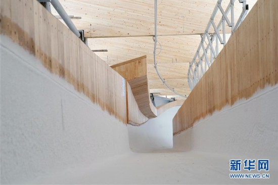 （體育）（5）國家雪車雪橇中心賽道制冰完成