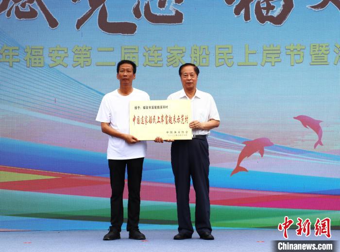 溪邳村獲“中國(guó)連家船民上岸富起來示范村”榮譽(yù)稱號(hào)?！×珠派?攝