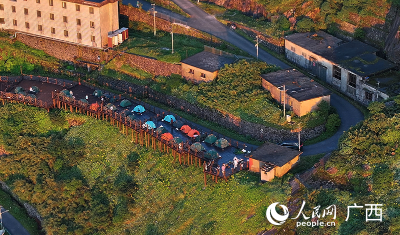 山頂露營區(qū)。人民網 雷琦竣攝