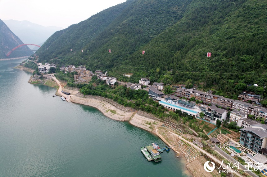 三峽里·竹枝村全長2.5公里，如一條絲帶分布于長江沿線。人民網(wǎng)記者 劉政寧攝