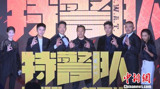 由導(dǎo)演丁晟所帶來的《特警隊(duì)》集結(jié)了凌瀟肅、賈乃亮、金晨等實(shí)力派演員?！】涤裾?攝
